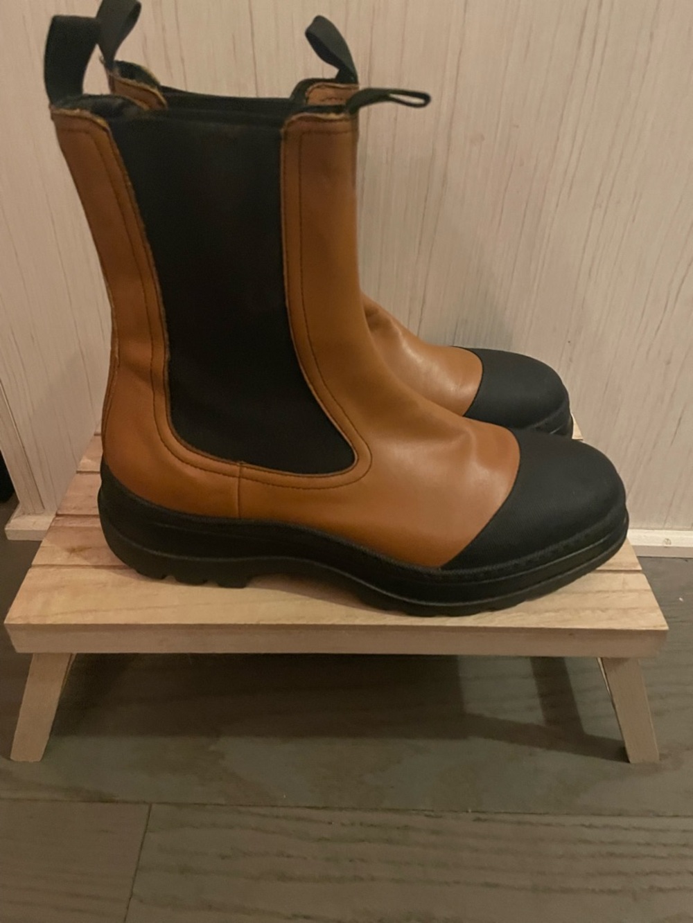 L'INTERVALLE Tan and Black Chelsea Booties